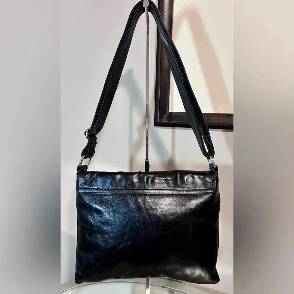 EUC JOCASI Black Leather Adjustable Strap Shoulder/Crossbody Bag W/Snake Accent - Picture 2 of 10